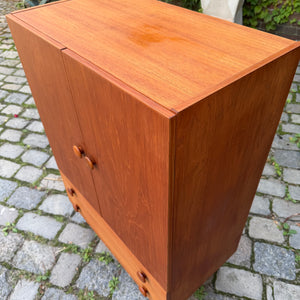 Schrank Teak mit runden Griffen aus Dänemark