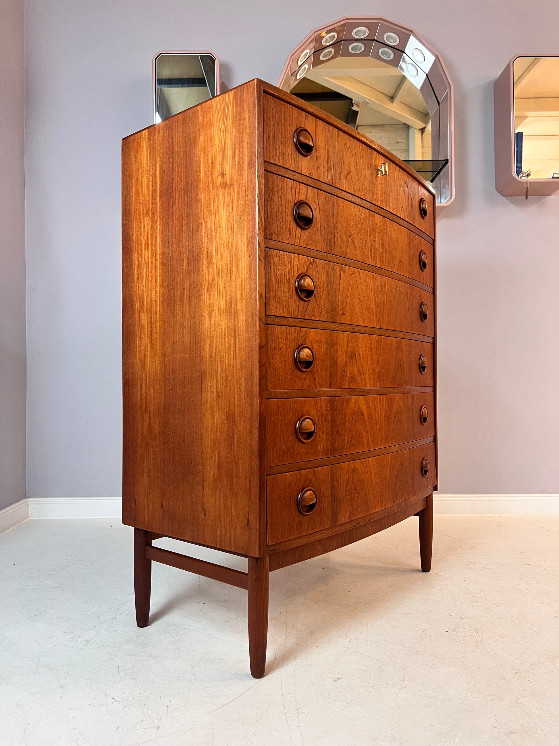 Kommode mit gerundeter Front Teak aus Dänemark