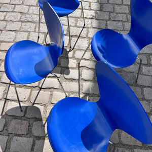 Set: 4x Stuhl Serie 7 Königsblau lackiert von Arne Jacobsen für Fritz Hansen