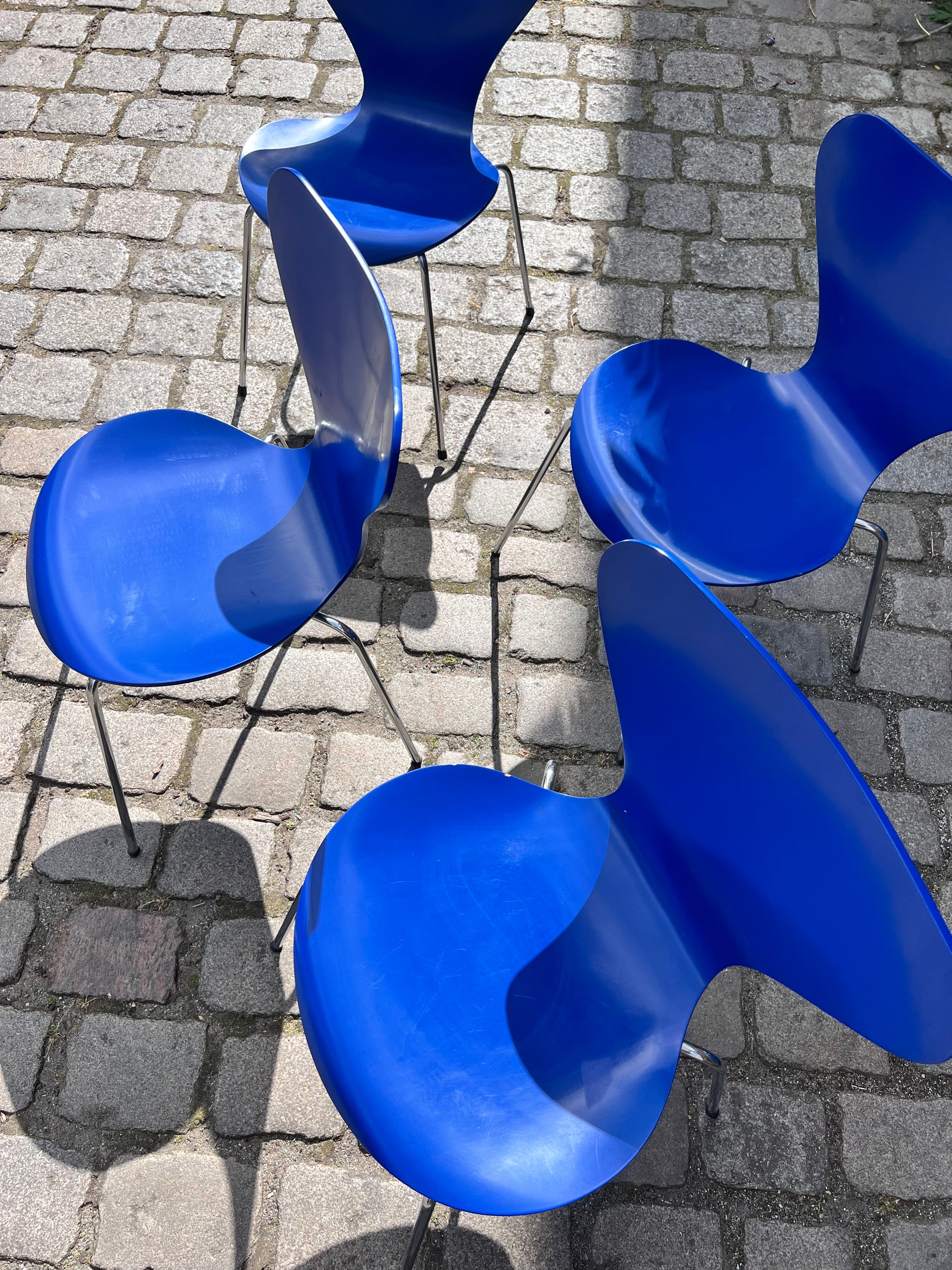 Set: 4x Stuhl Serie 7 Königsblau lackiert von Arne Jacobsen für Fritz Hansen