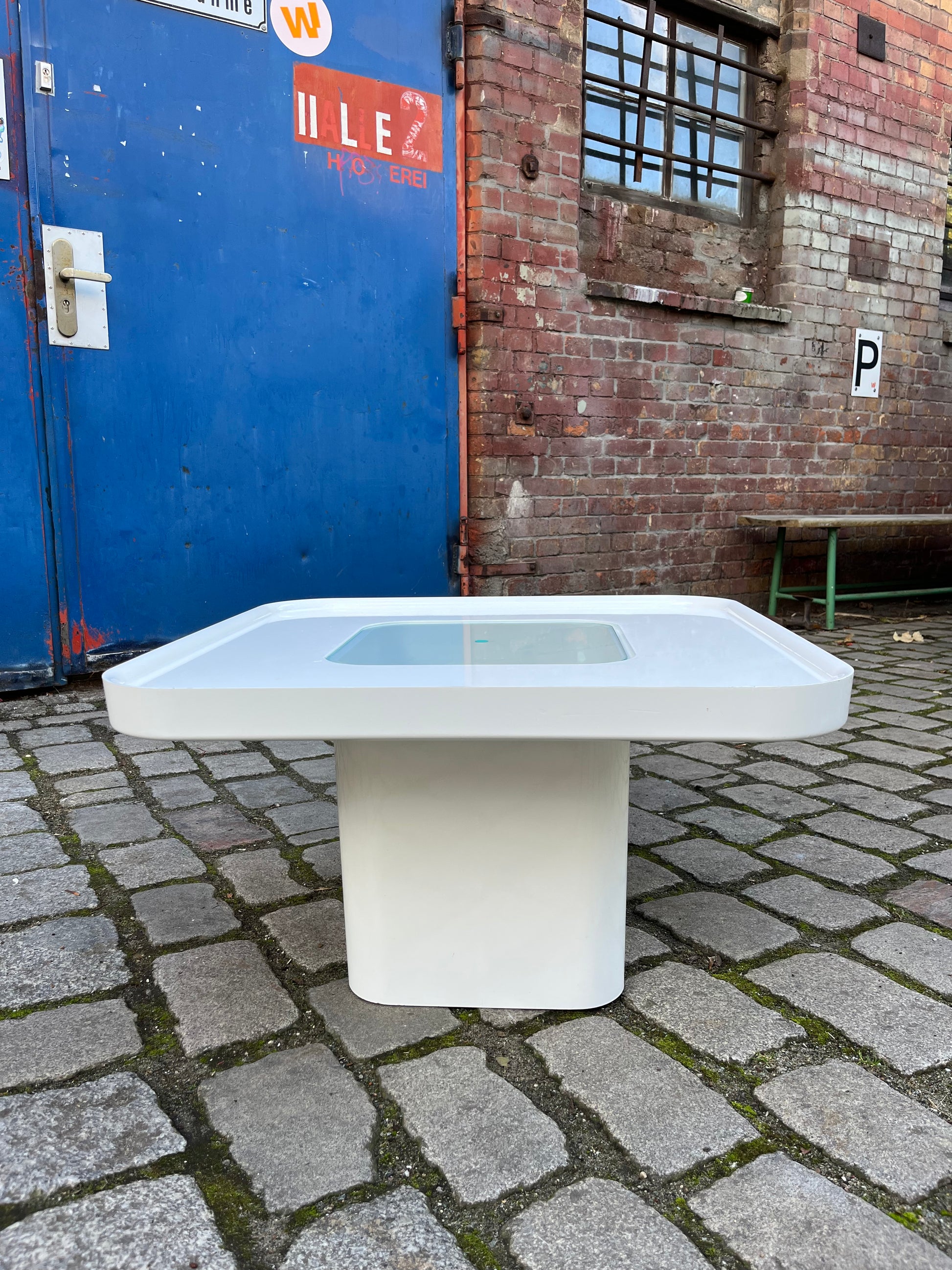 Couchtisch weiß Kunstoff Glas von Peter Ghyczy