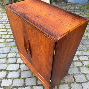 Kommodenschrank mit Flügeltüren & Schloss aus Dänemark