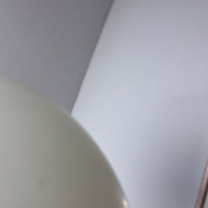 Hängelampe weiß mit rotem Abschluss