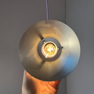 Lamellenlampe Modell Siam lila silber von Design Light