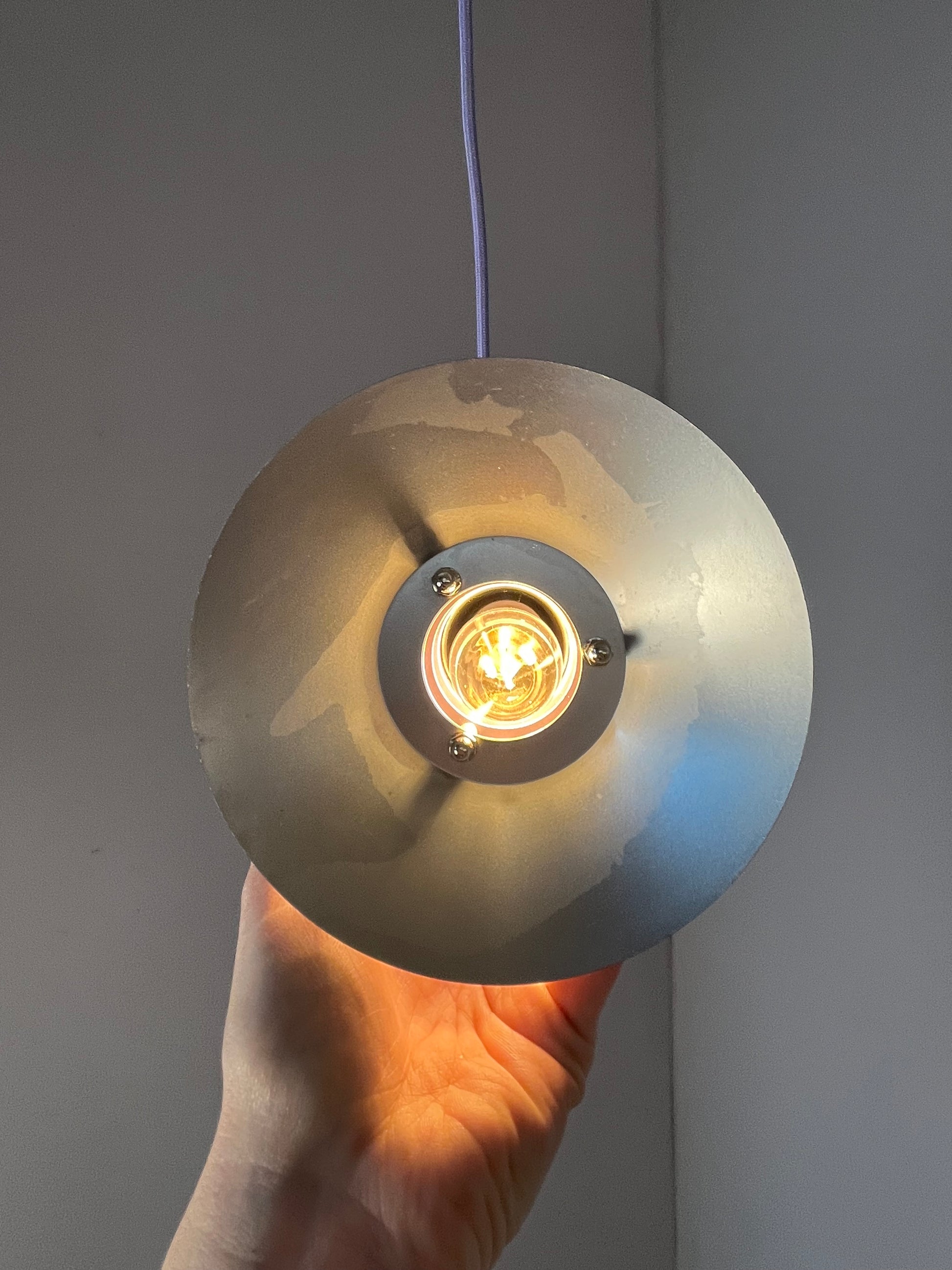 Lamellenlampe Modell Siam lila silber von Design Light