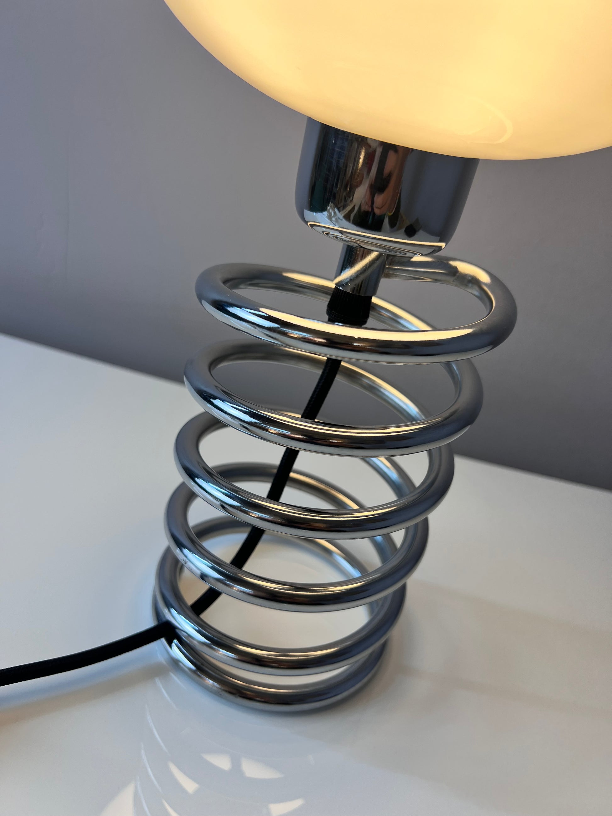 Spiral-Tischlampe Glas & Chrom Ingo Maurer für HONSEL