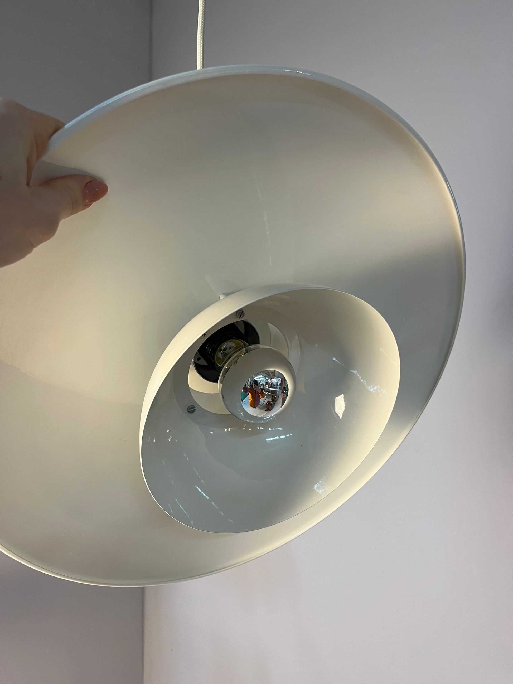 Lamellenlampe cremeweiß aus Dänemark