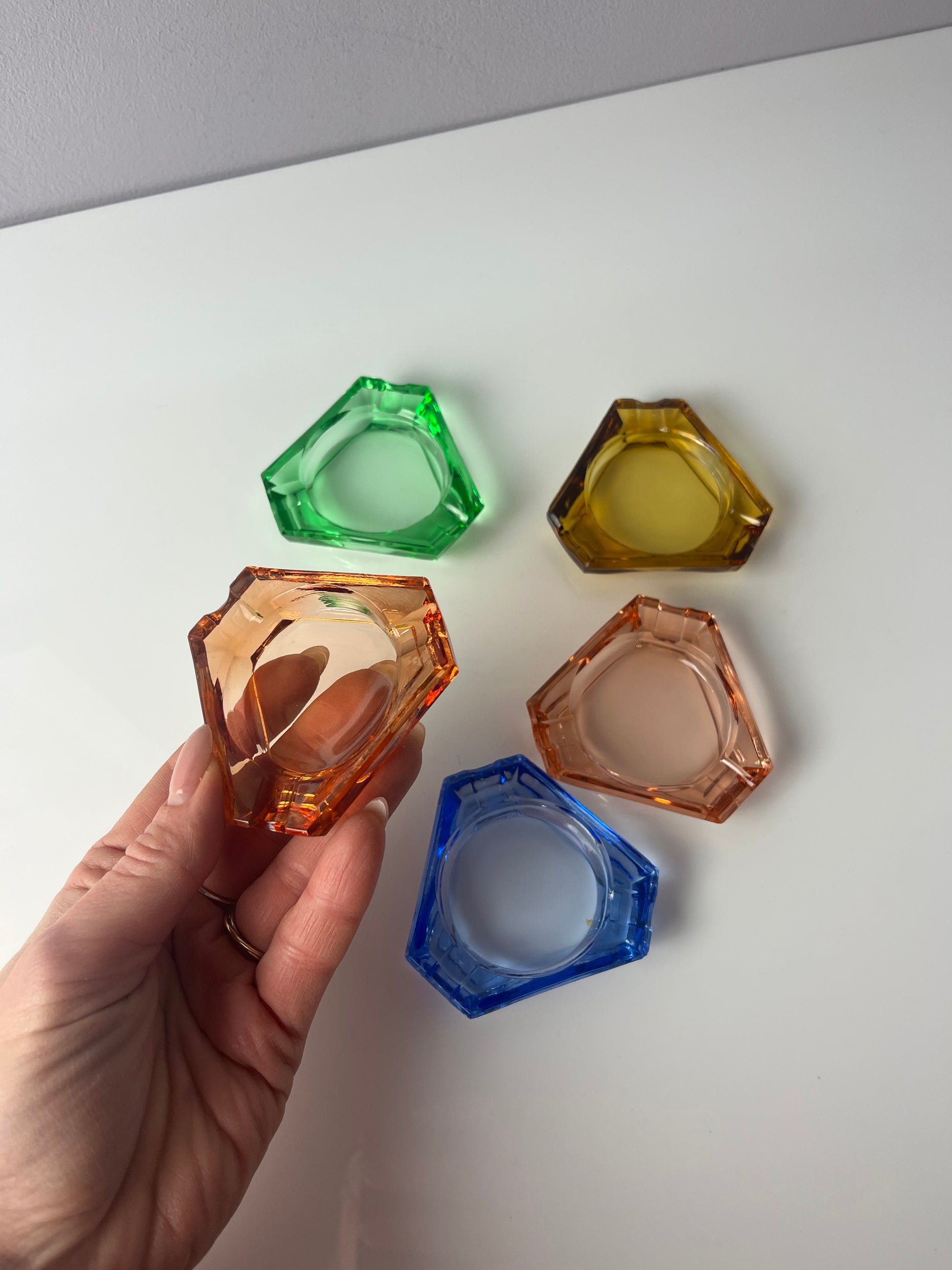 Set: 5 Aschenbecher pastell Glas