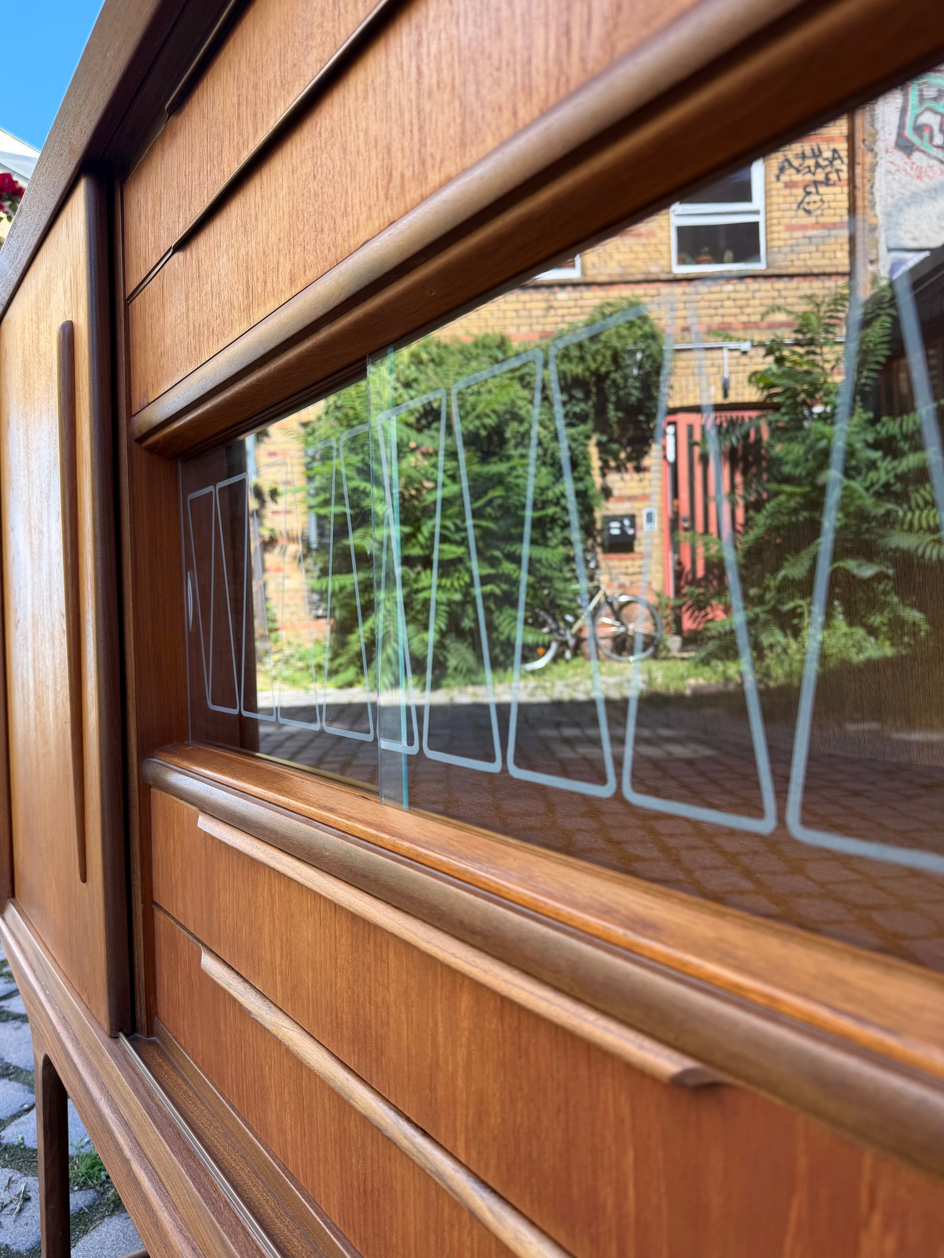 Highboard Teak mit Vitrine & Minibar aus Dänemark