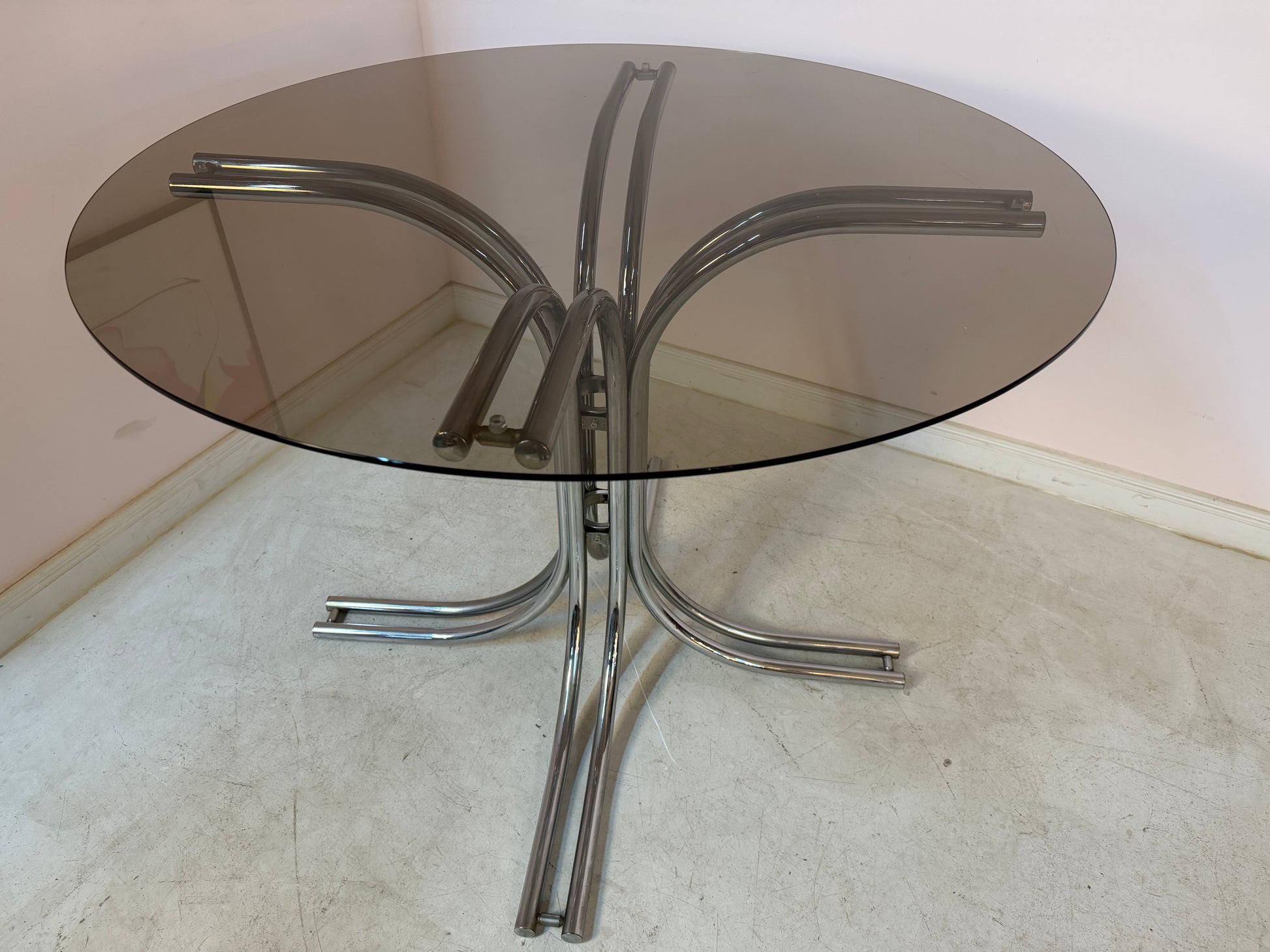Runder Esstisch Chrom & Rauchglas