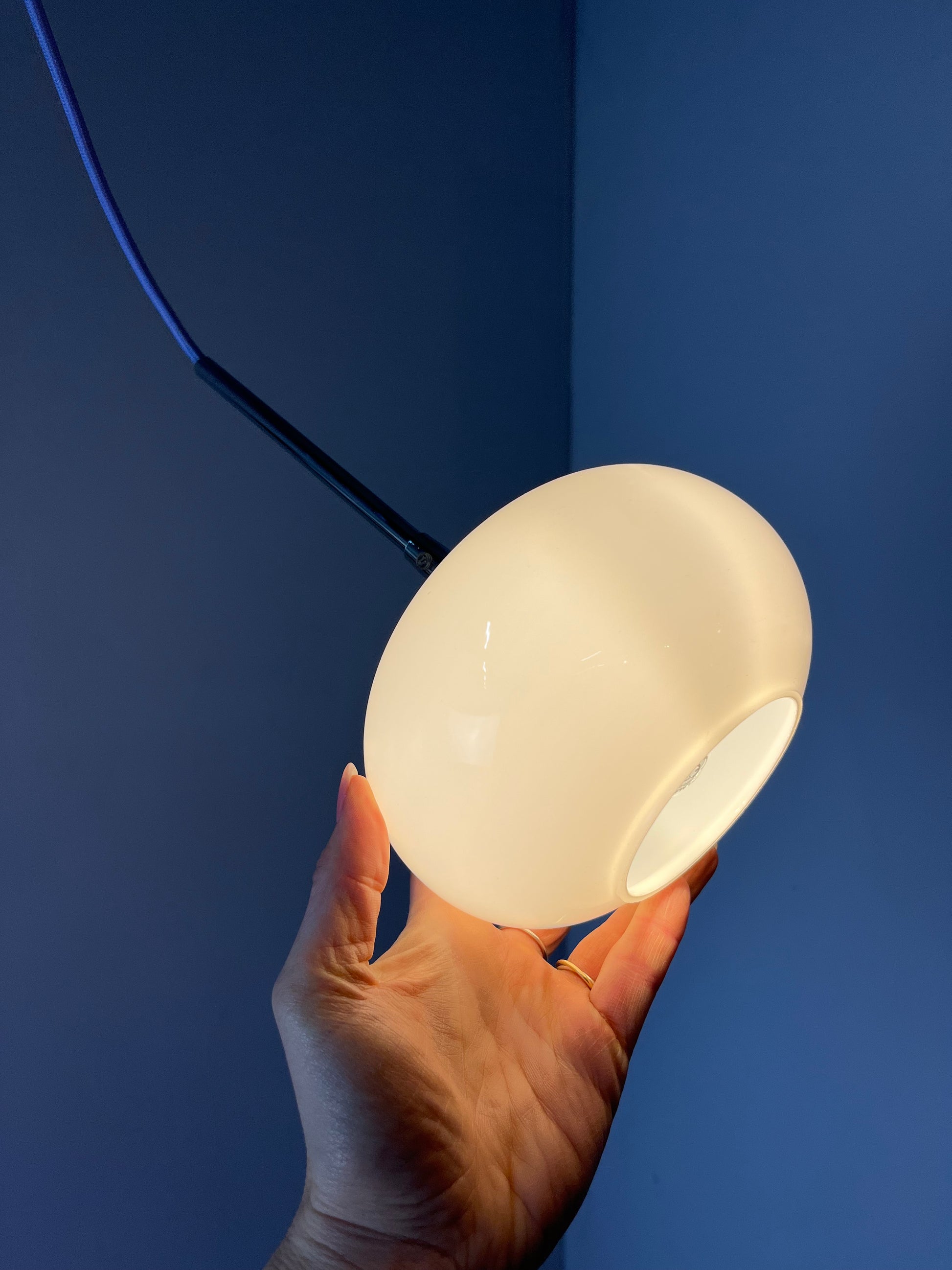Hängelampe weiß Glas Chrom mit Stab