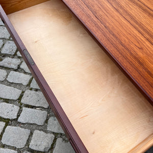 Flache Kommode Teak aus Dänemark