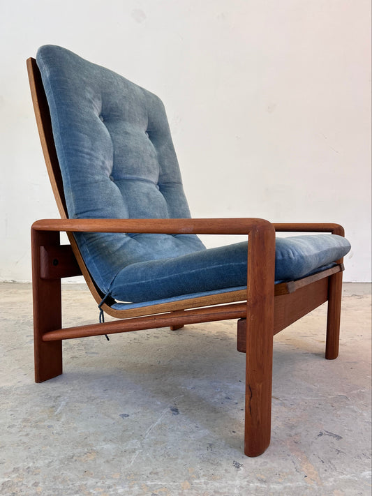 Sessel blau Samt und Teak Hochlehner