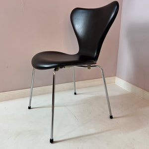 Polsterstuhl Serie 7 dunkelbraun Echtleder von Arne Jacobsen für Fritz Hansen