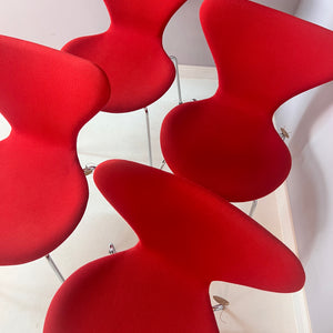Stuhl Serie 7 rot in Vollpolsterung von Arne Jacobsen für Fritz Hansen