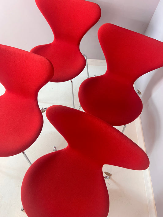 Stuhl Serie 7 rot in Vollpolsterung von Arne Jacobsen für Fritz Hansen