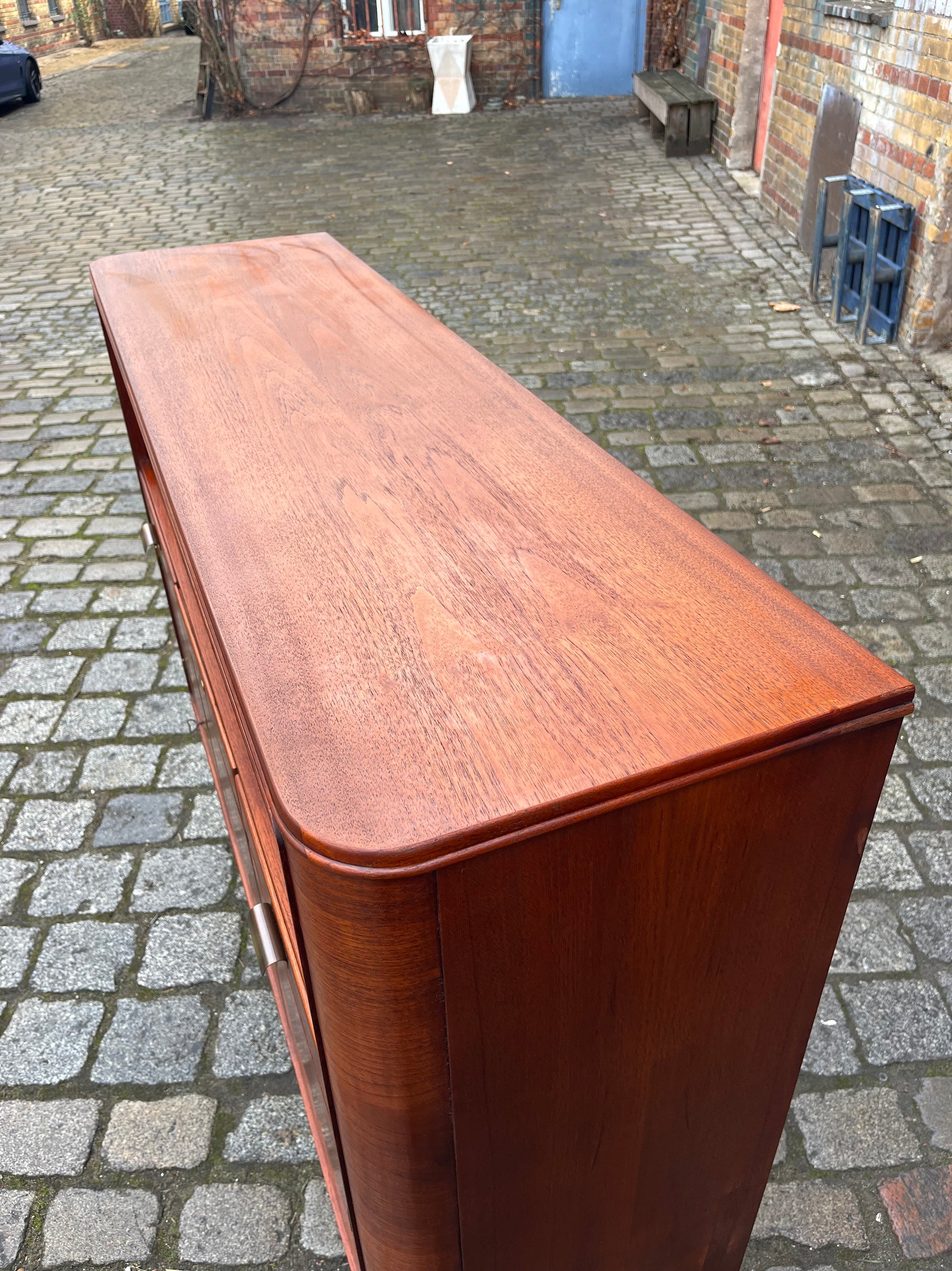 Highboard Teak mit Jalousietüren aus Dänemark