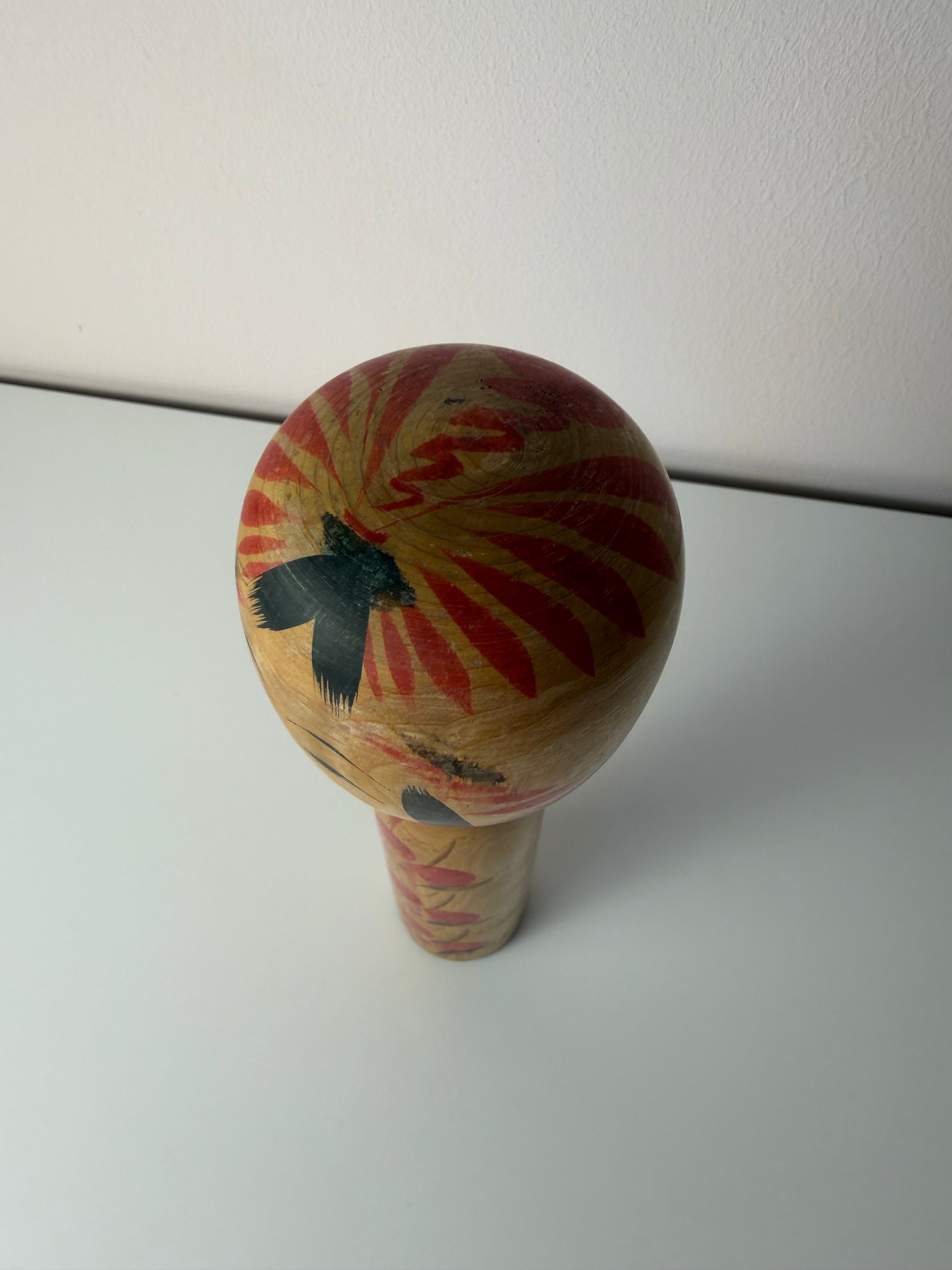 Japanische Kokeshi Holzfigur handbemalt