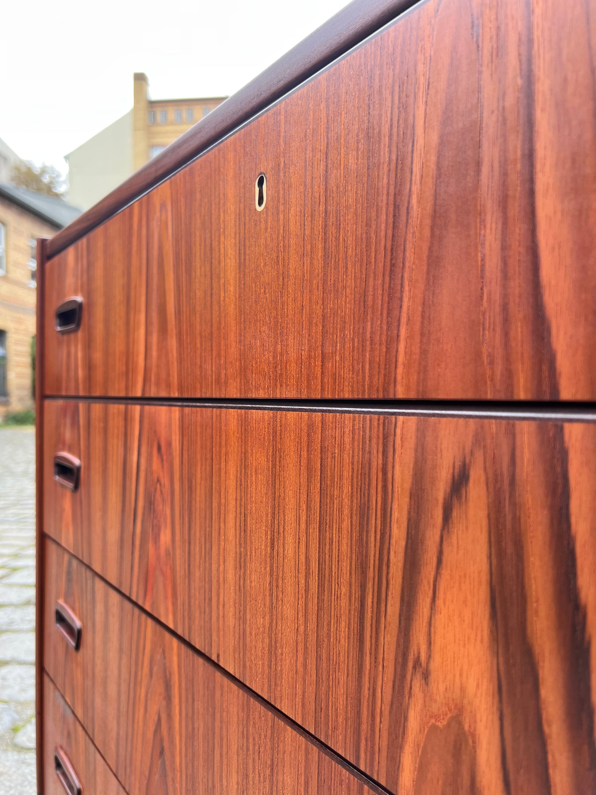 Flache Kommode Teak aus Dänemark