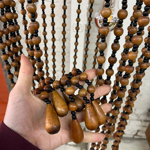 Kaskadenleuchte Modell 887 mit Holzperlen von Temde