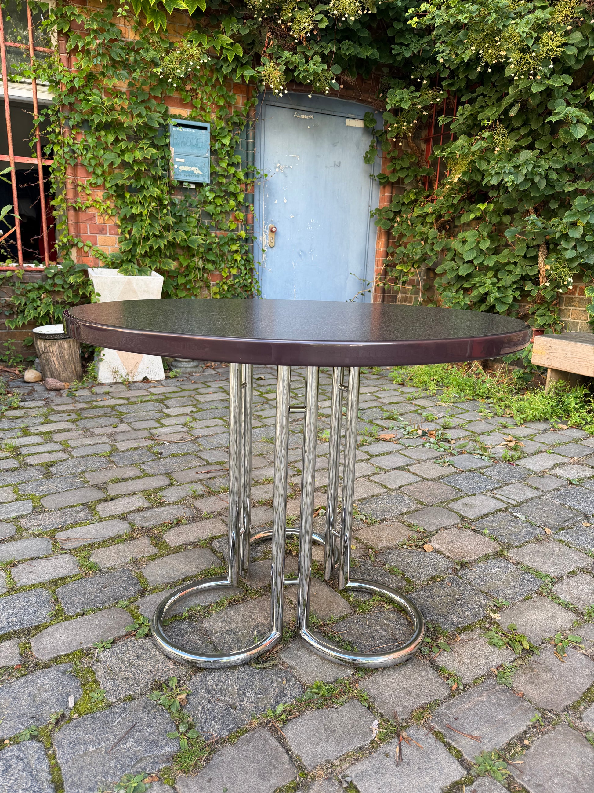 Runder Esstisch Aubergine Chrom