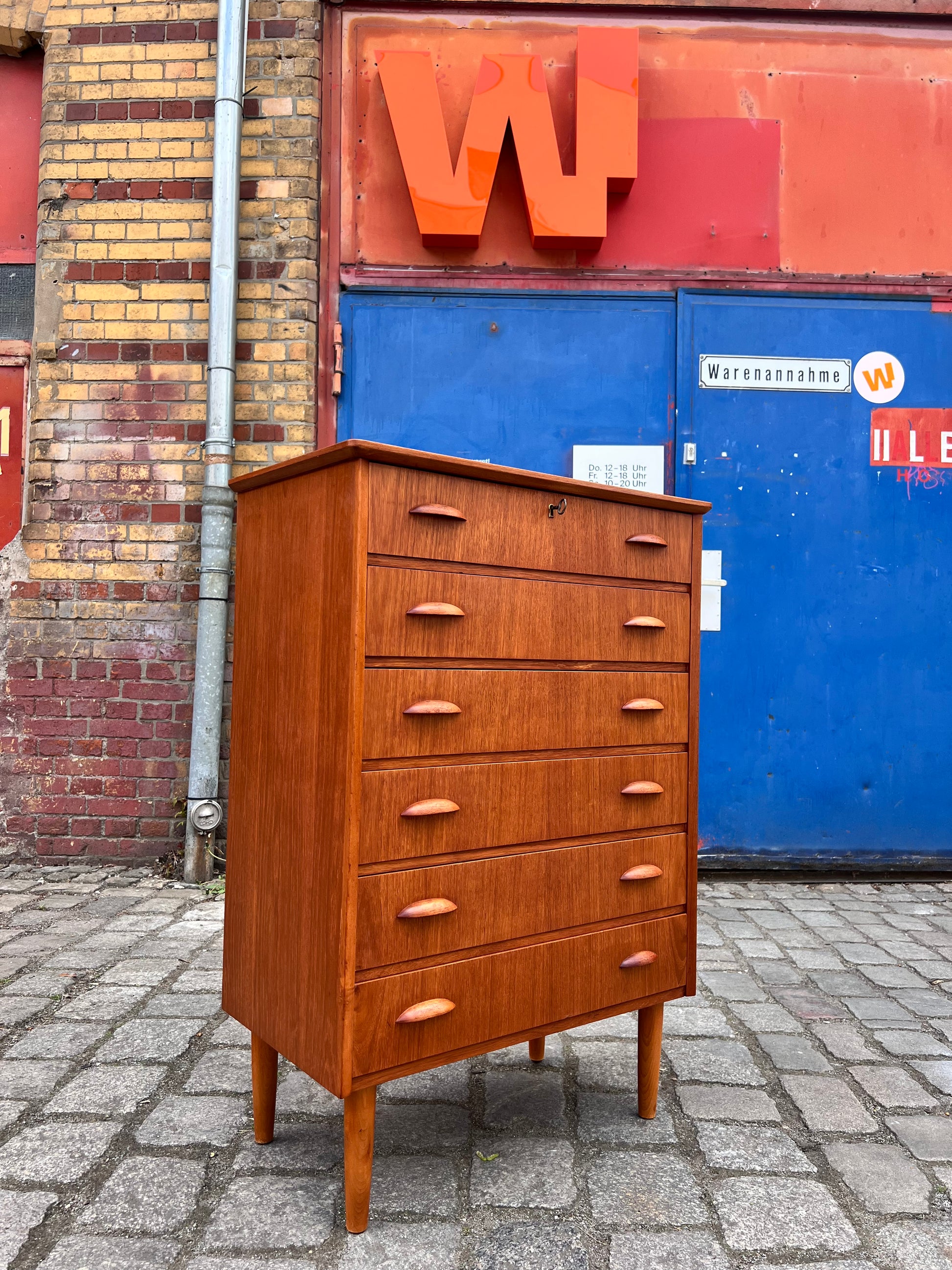 Kommode Teak mit Muschelgriffen aus Dänemark