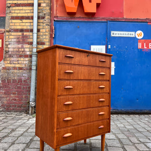 Kommode Teak mit Muschelgriffen aus Dänemark