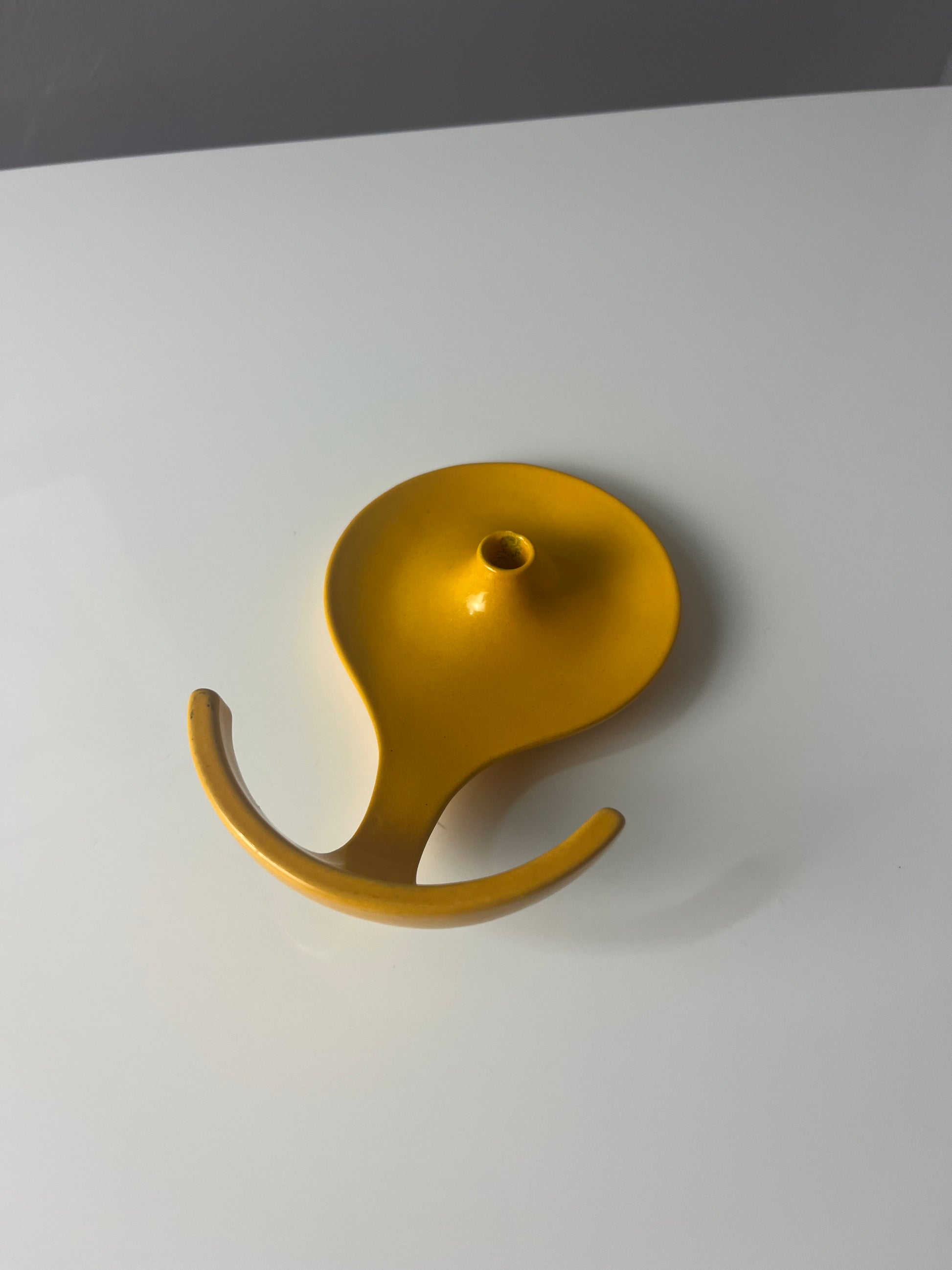 Wandhaken gelb Metall