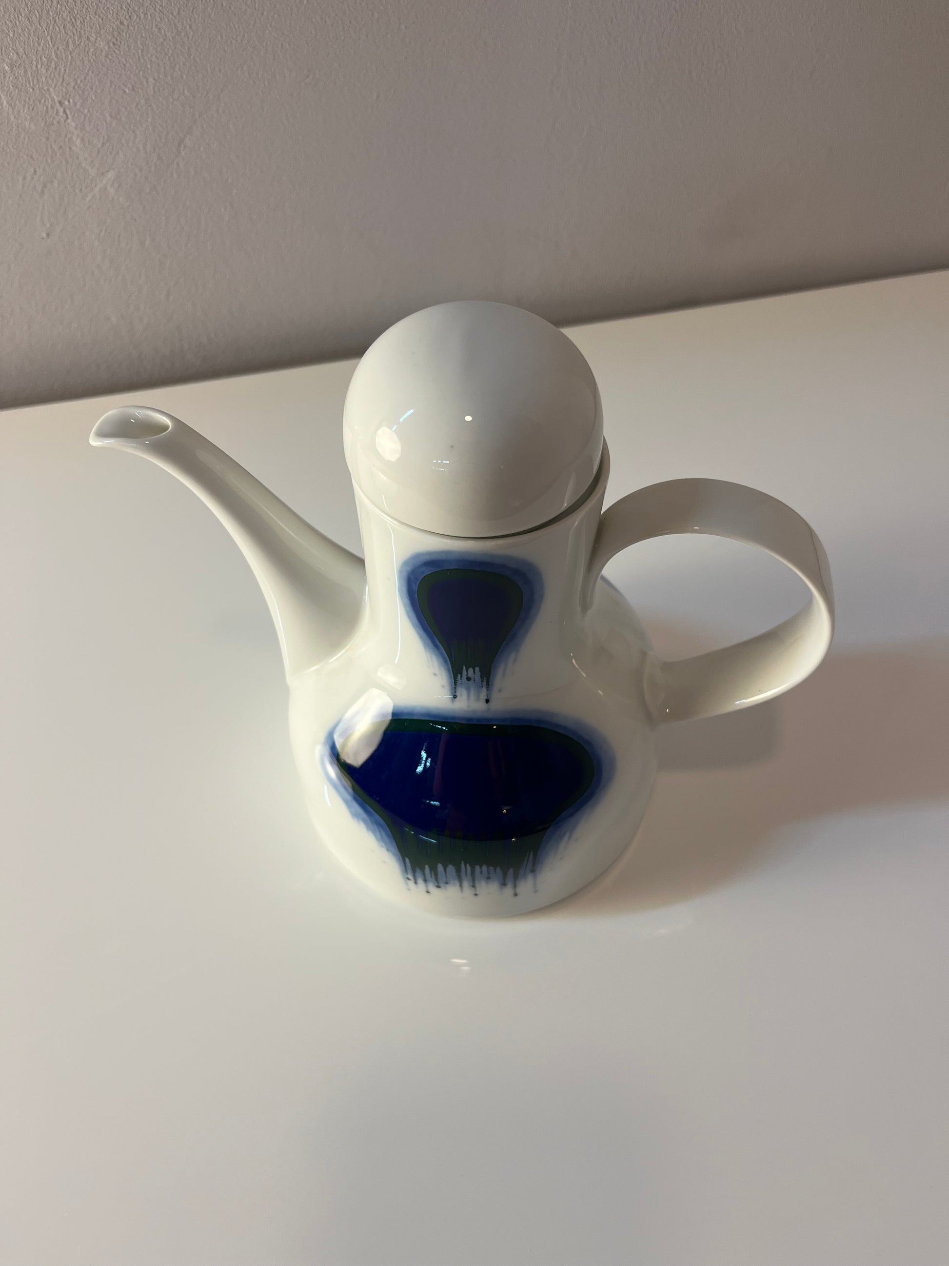 Kaffeekanne klein Form F Pop Art blau weiß von Fürstenberg