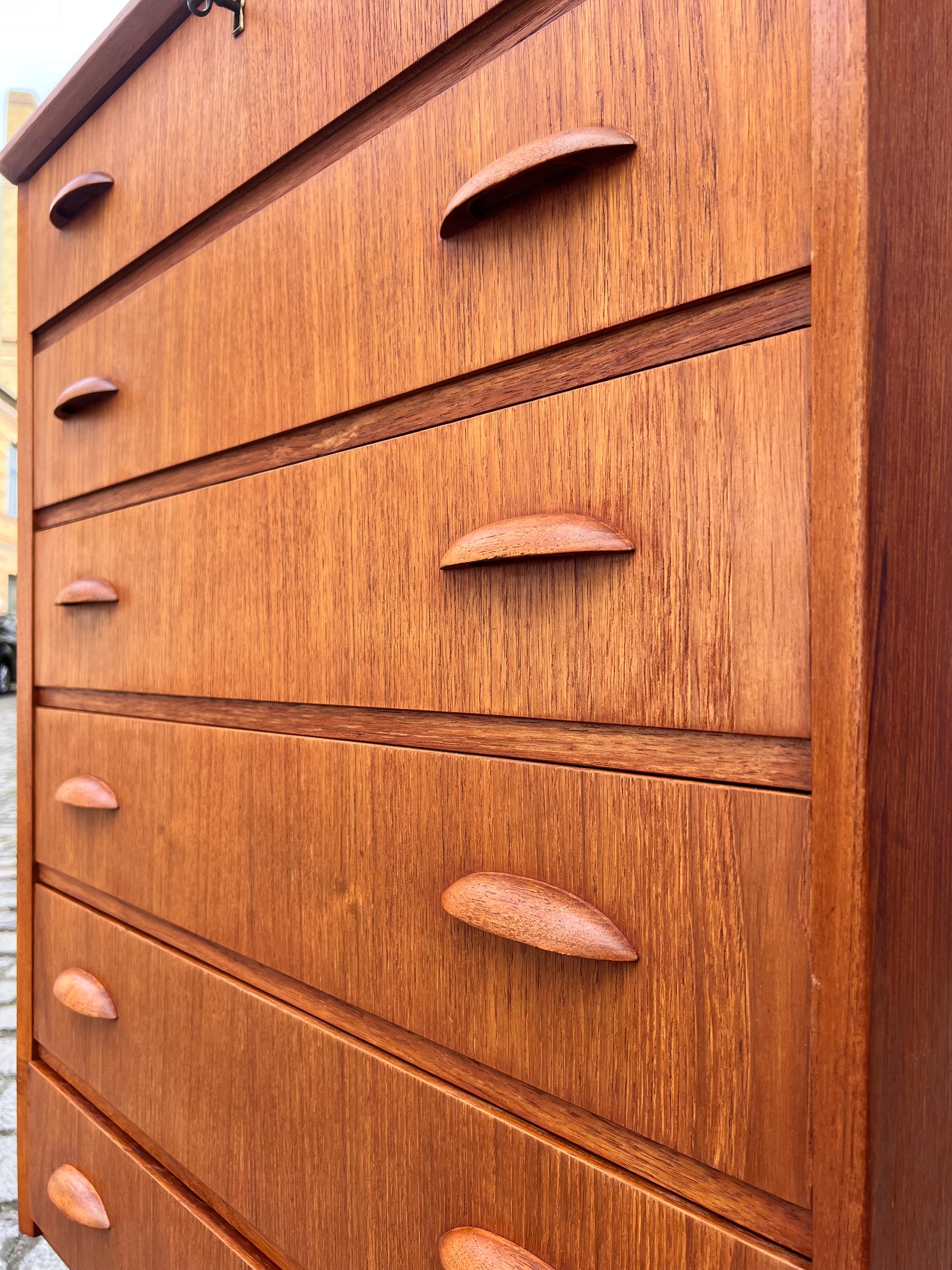 Kommode Teak mit Muschelgriffen aus Dänemark