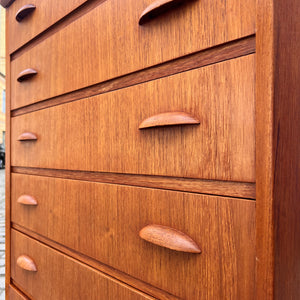 Kommode Teak mit Muschelgriffen aus Dänemark