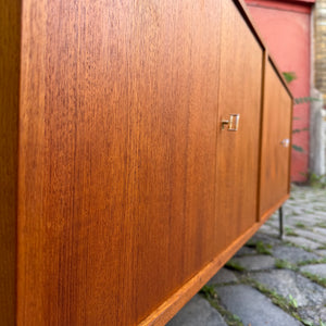 Sideboard Teak mit Flügeltüren & neuen Chromfüßen
