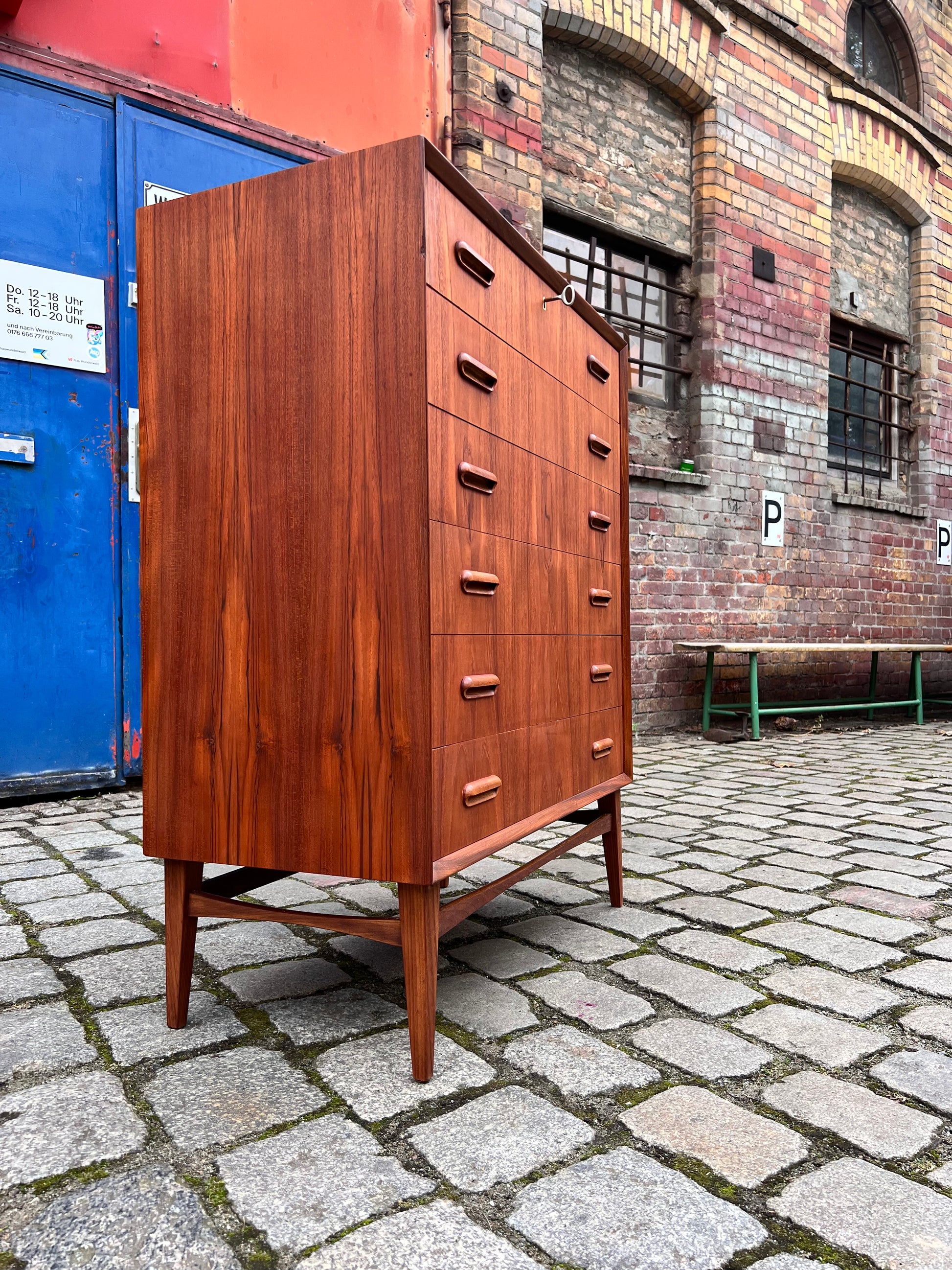 Kommode Teak mit Schloss aus Dänemark