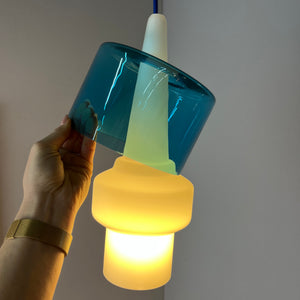 Hängelampe blau weiß Opalglas von Hyllinge Glasbruk