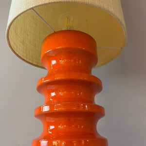 Stehlampe orange Keramik mit Wollschirm