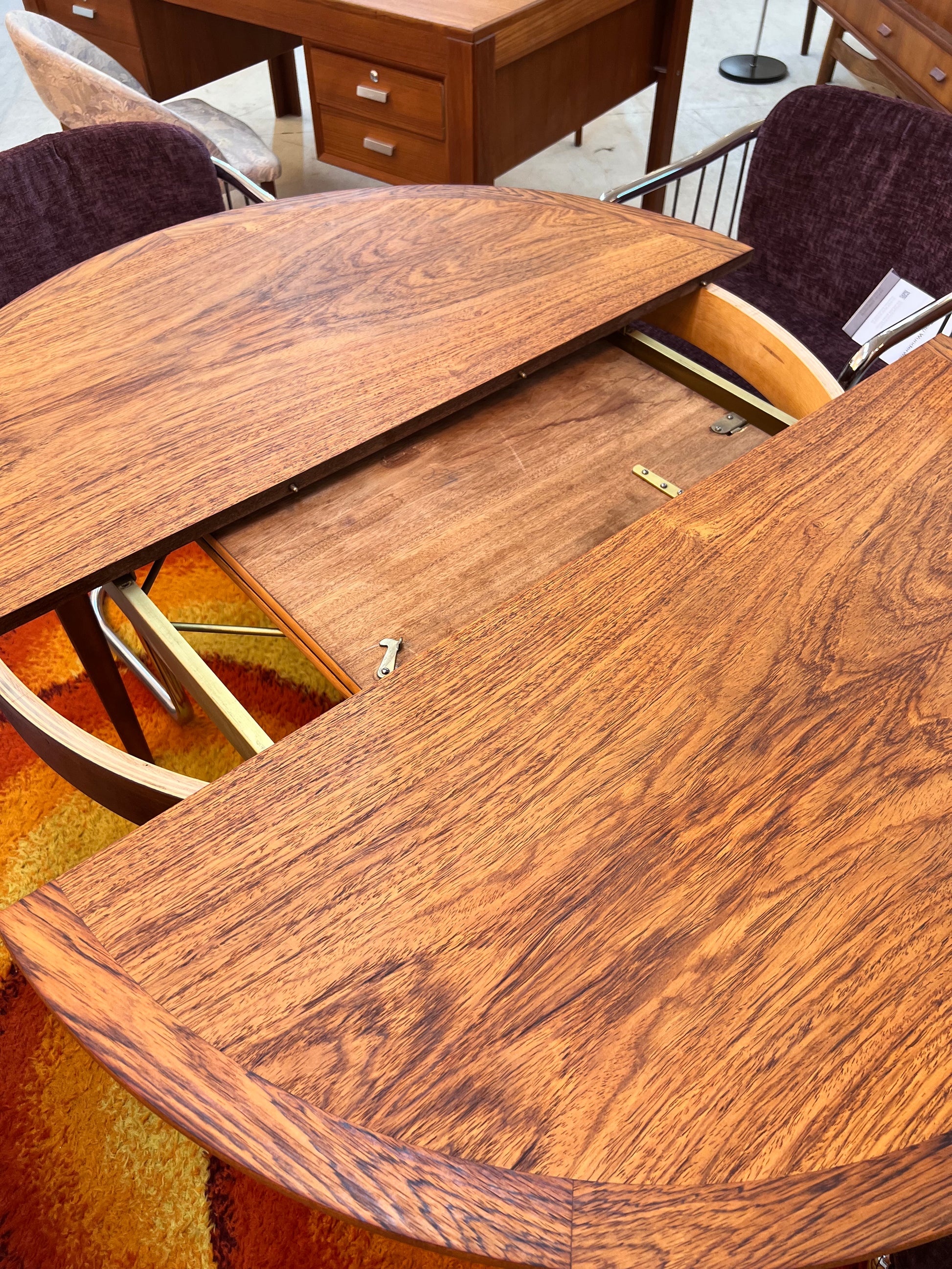 Runder Esstisch Teak mit Butterfly Auszug