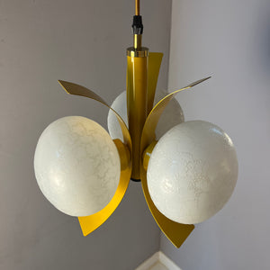 Hängelampe gelb weiß von Richard Essig