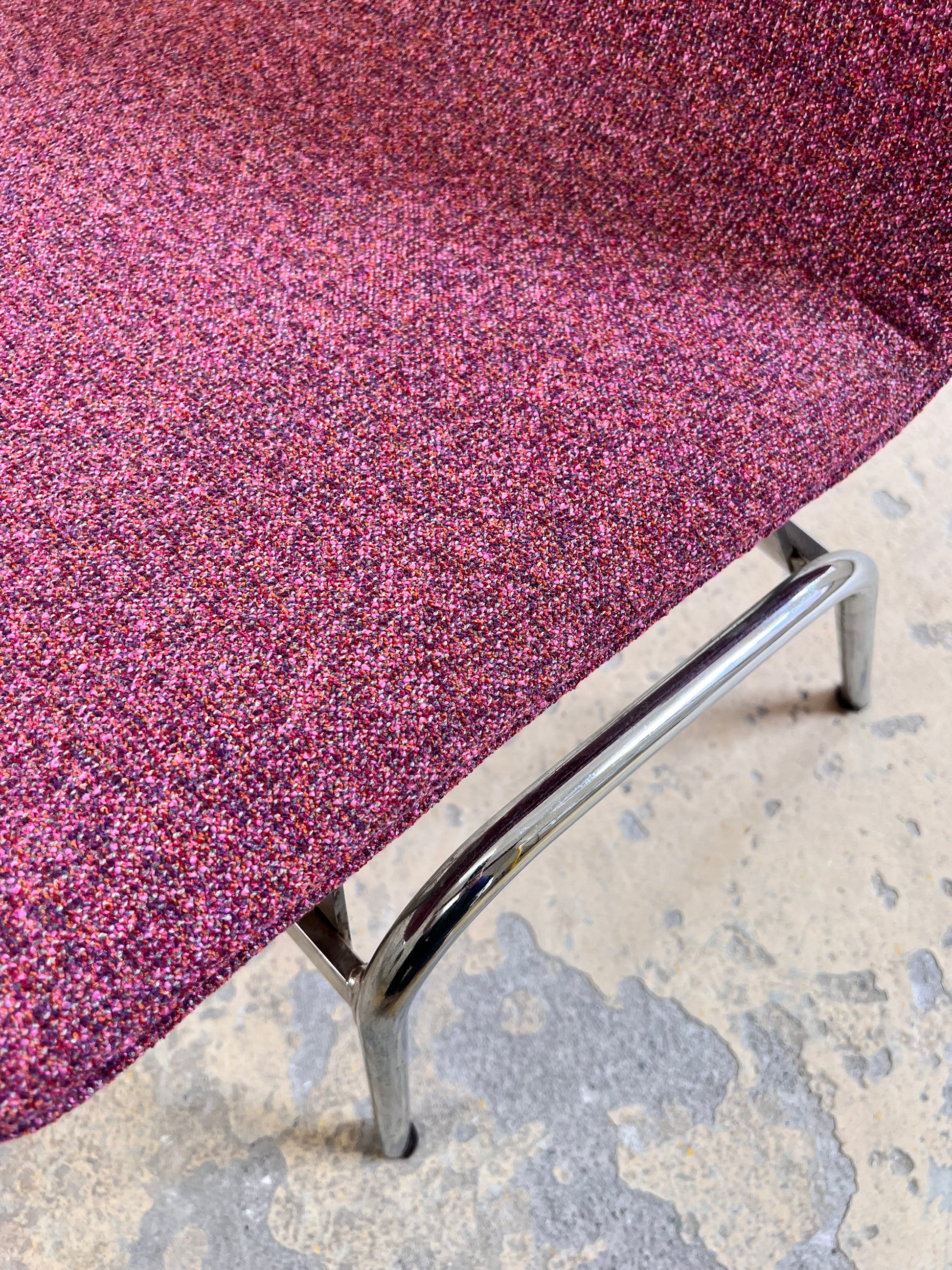 Sessel Lufthavnsstol brombeer-pink Chrom von Anden Arkitekt für Duba Møbelindustri