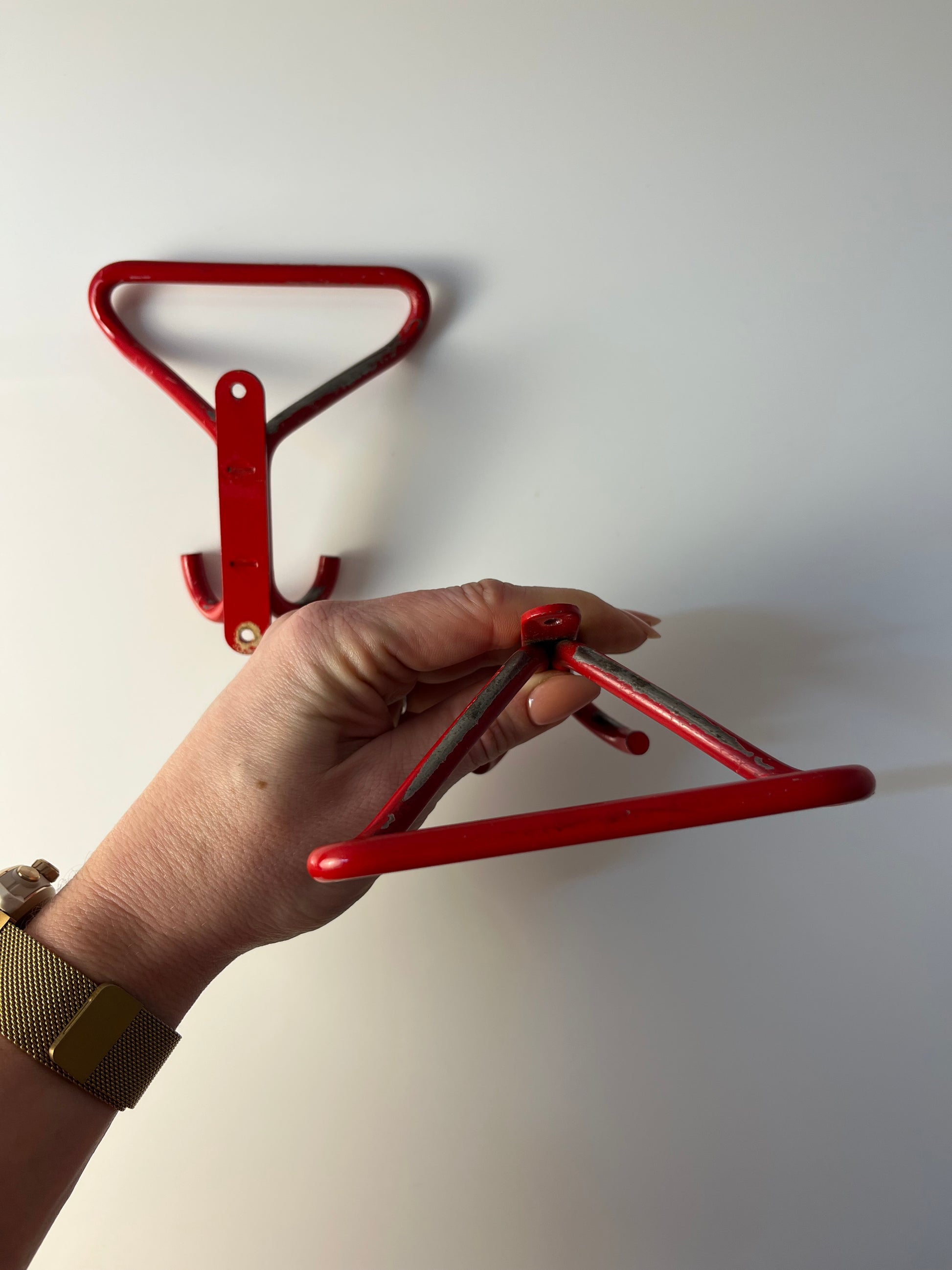 Set: 2x Wandhaken rot Metall