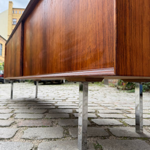 Sideboard Mahagoni mit Schiebetüren & Chromfüßen
