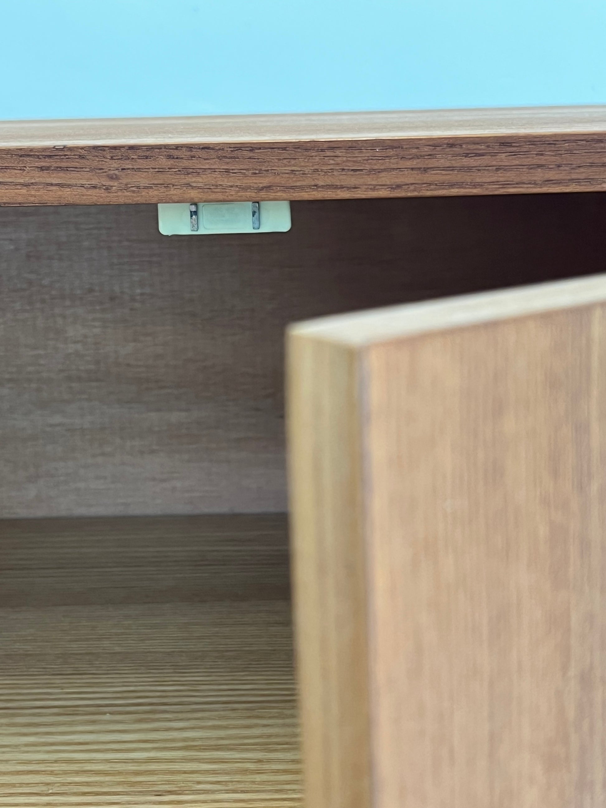 Sideboard Teak mit Flügeltüren & Messinggriffen