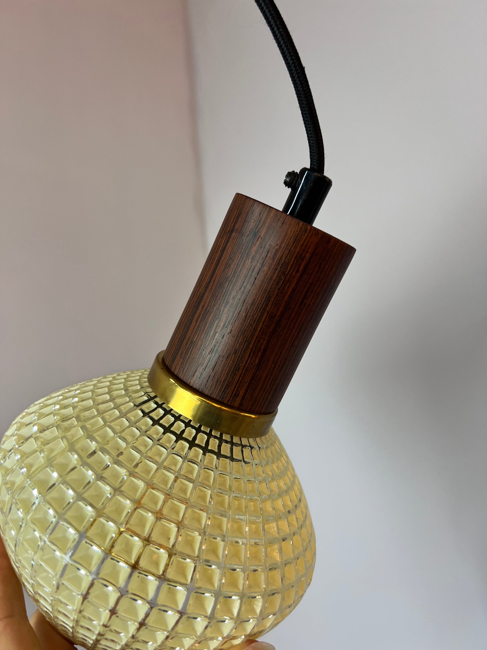 Hängelampe Strukturglas & Teak aus Dänemark