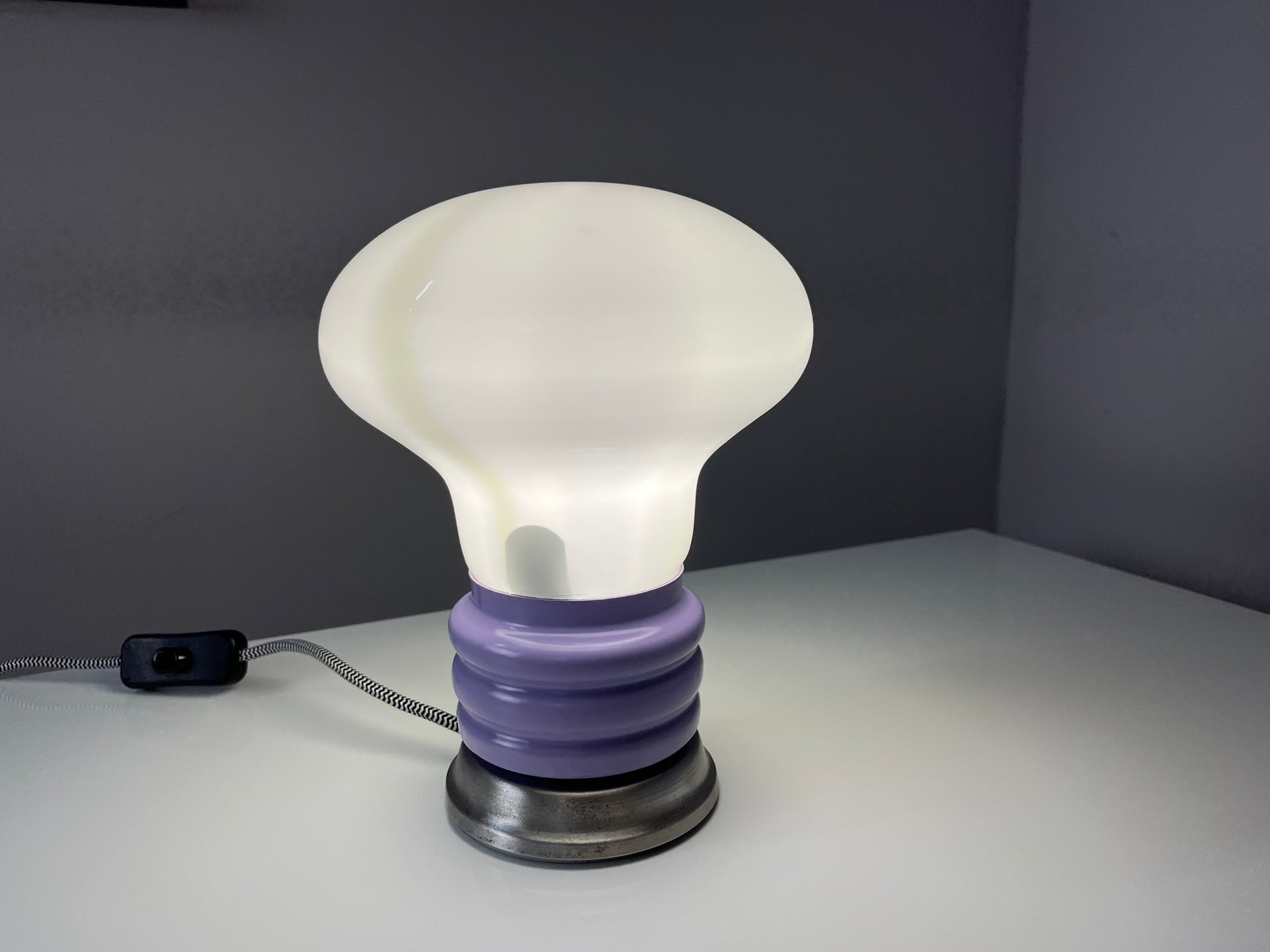 Mushroom Tischlampe flieder weiß Glas