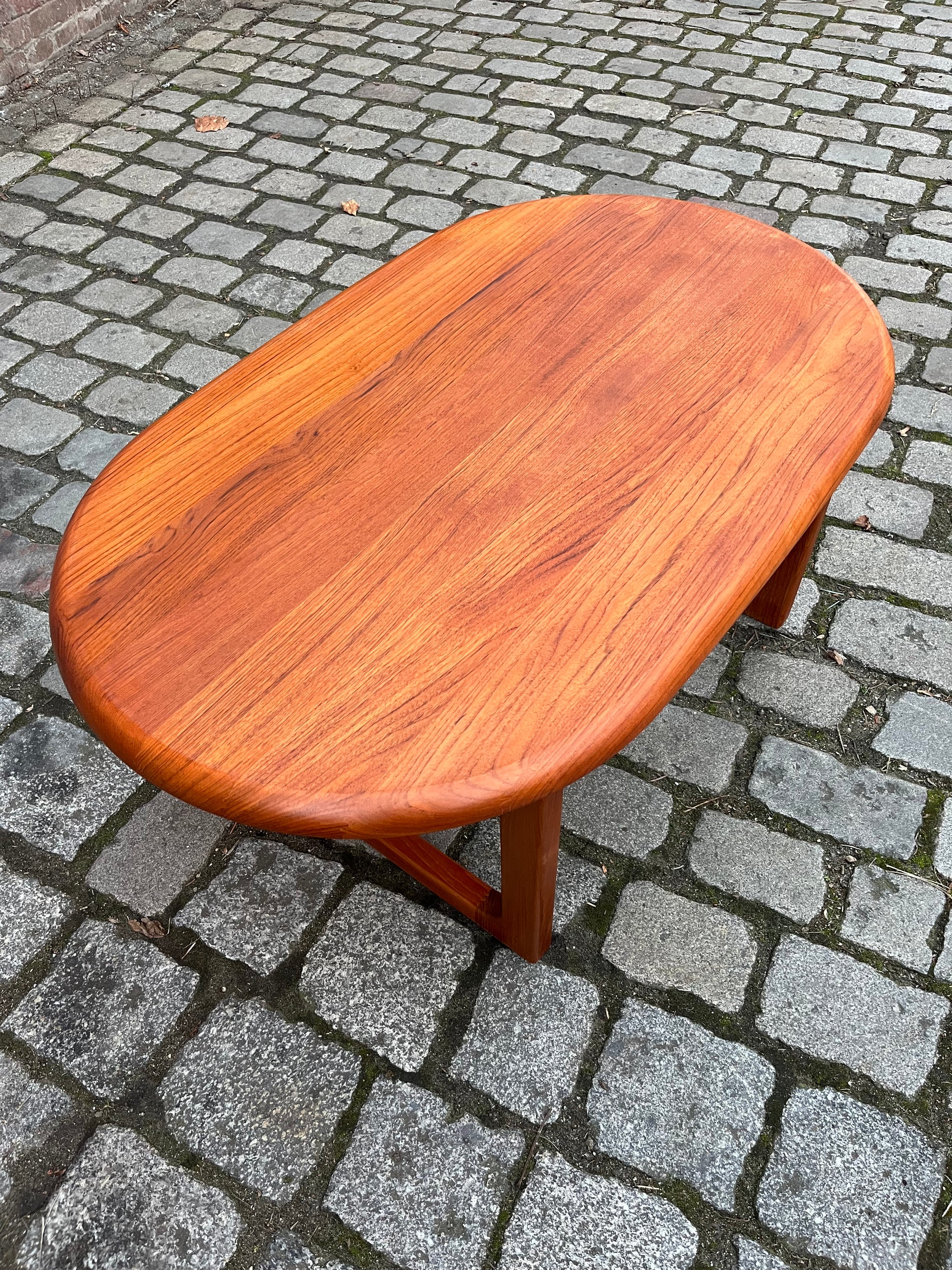 Ovaler Couchtisch Teak von Niels Bach
