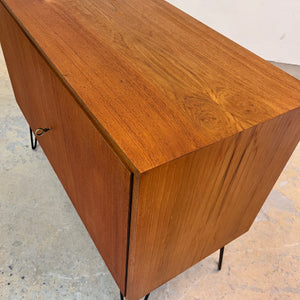Schrank Teak auf Hairpinlegs