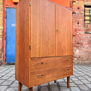 Schrank Eiche mit Türen und Schubladen aus Dänemark