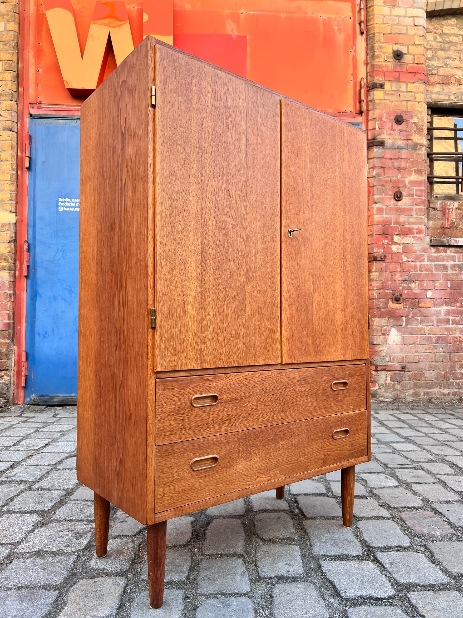 Schrank Eiche mit Türen und Schubladen aus Dänemark