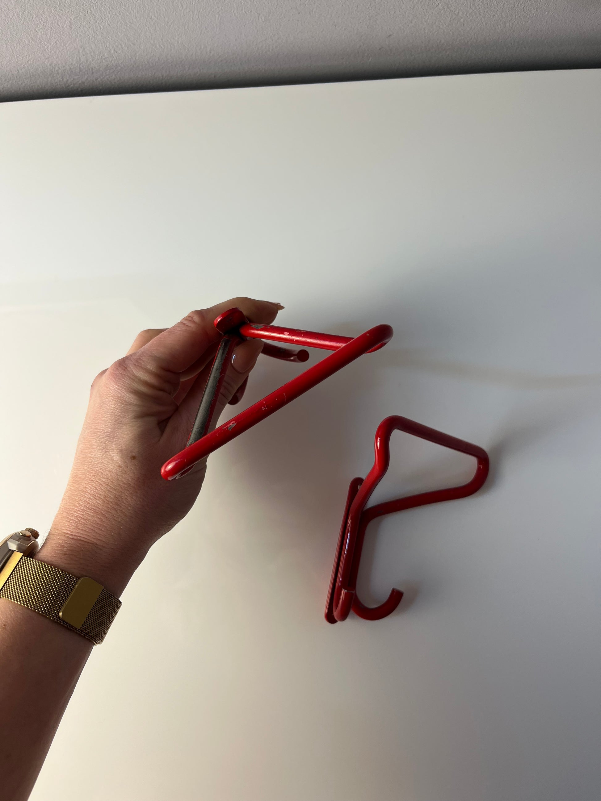 Set: 2x Wandhaken rot Metall