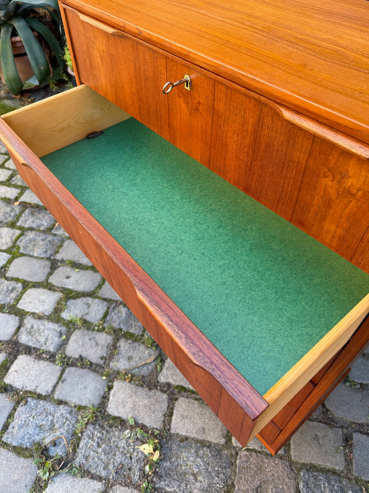 Tallboy Kommode Teak mit Schloss aus Dänemark