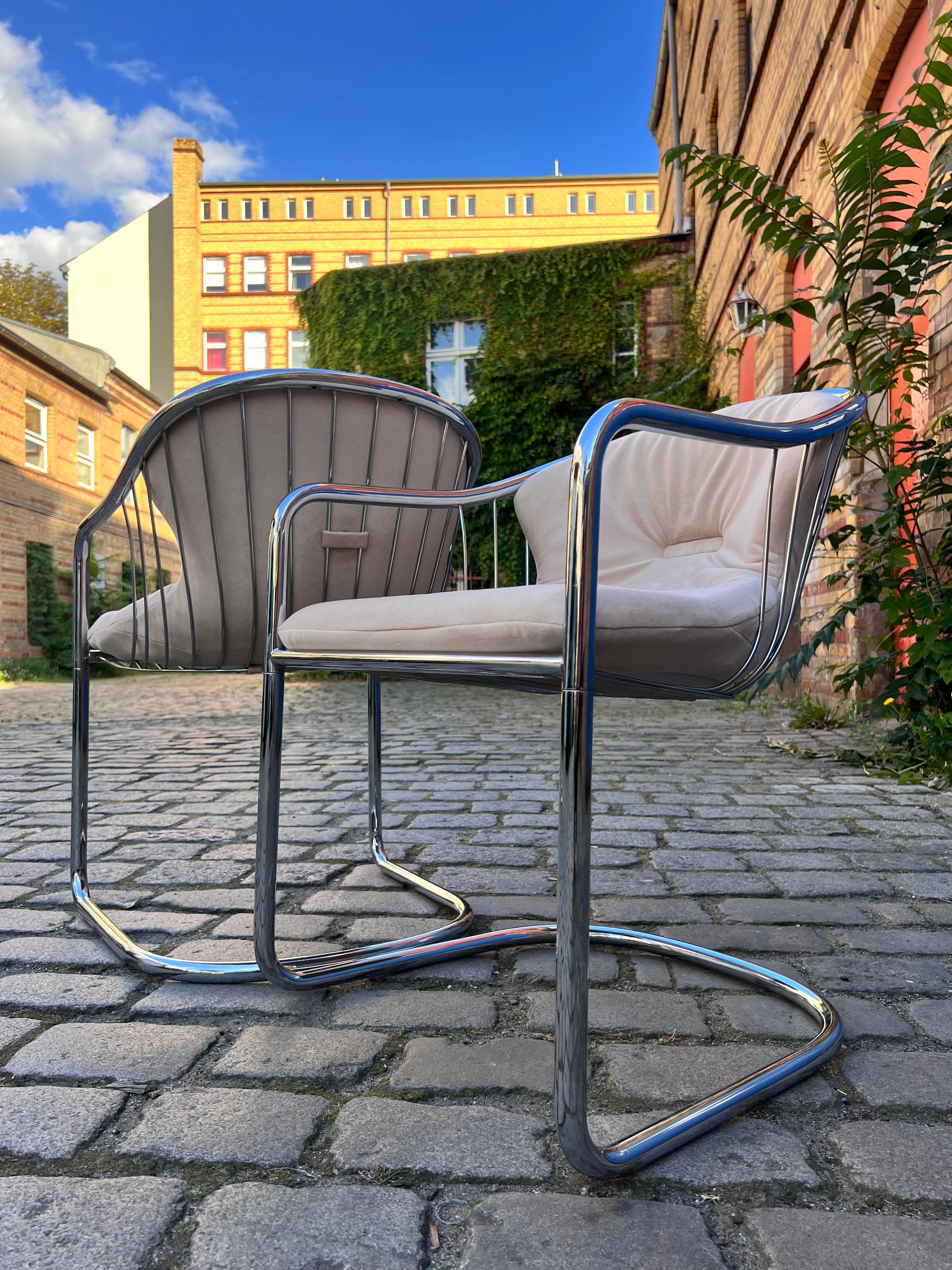 Set: 2x Freischwinger creme Chrom von Gastone Rinaldi - neu gepolstert